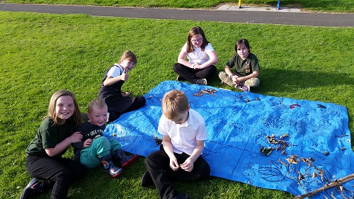 Woodcraft Folk is a national organisation for children and young people. The group meets Monday afternoons at Nailer Park in Camelon. On 5 October 12pm-6pm there will be a bonus Beat Box at the park giving out double points! Book a space with Clare Ritchie on 07421 745780