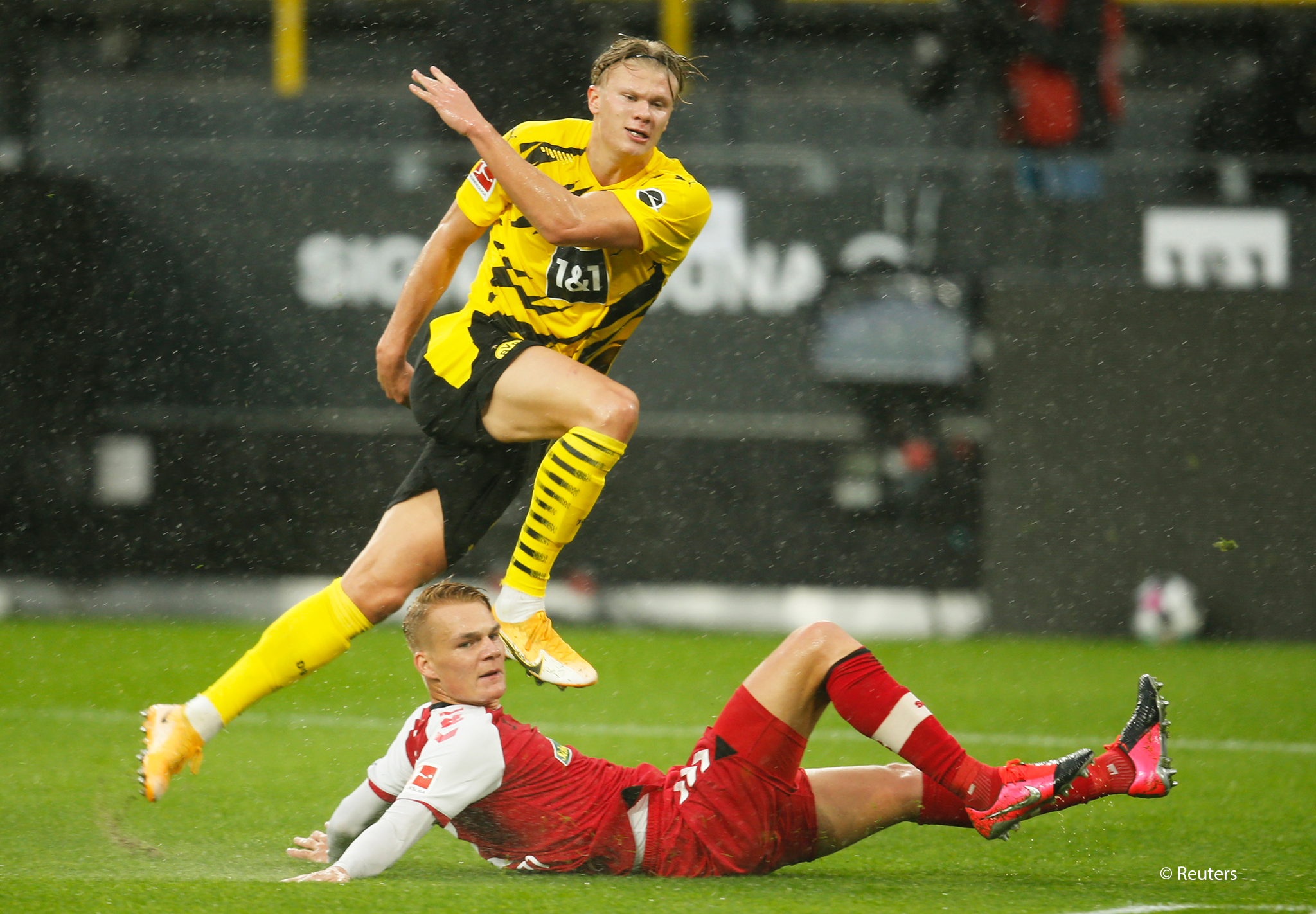 dw sports football boots