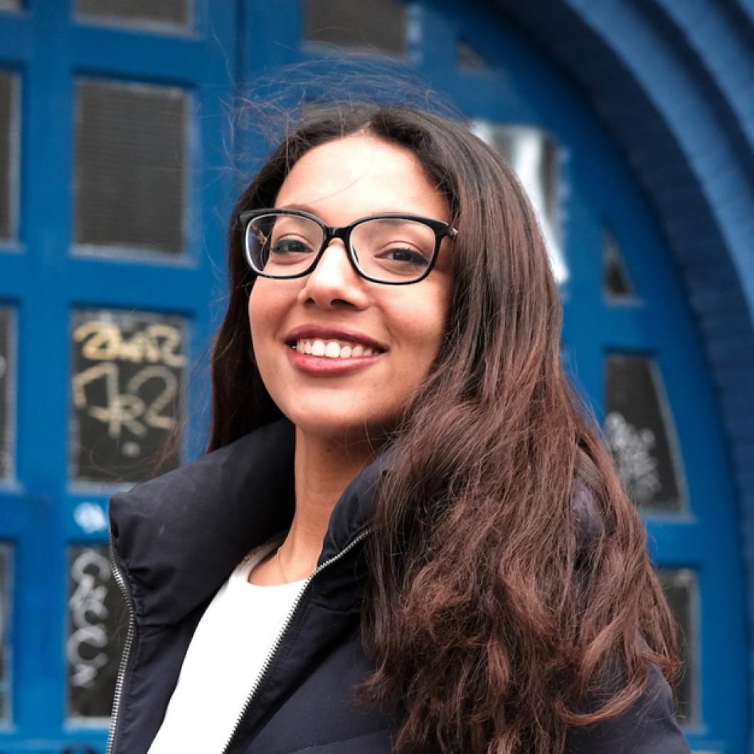 Stem op een Vrouw tweet media