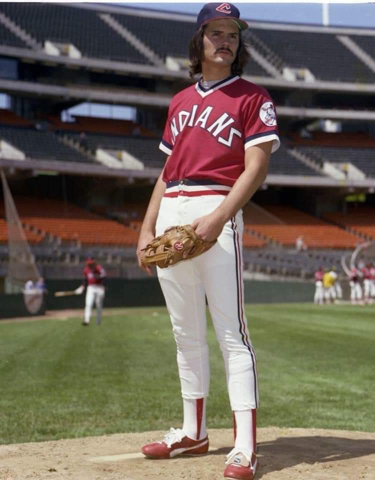 Happy sixty sixth birthday to HOF pitcher Dennis Eckersley! 