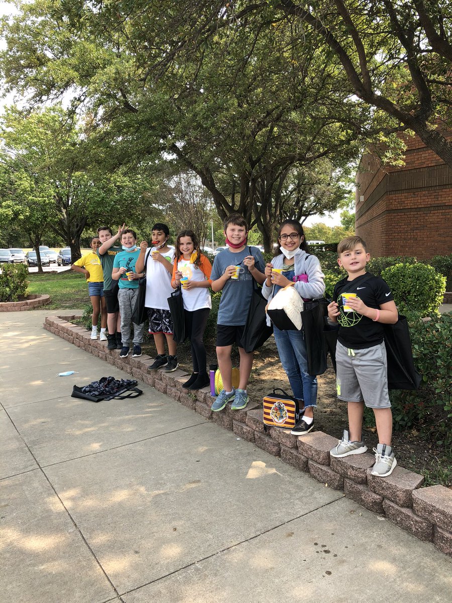 Big thank you to Bear Creek PTA!  My students got to enjoy snow cones provided by Kona Ice!  Great job to my homeroom class for having near 💯 membership in PTA! #teambce <a href="/BearCreekElem/">Bear Creek</a>