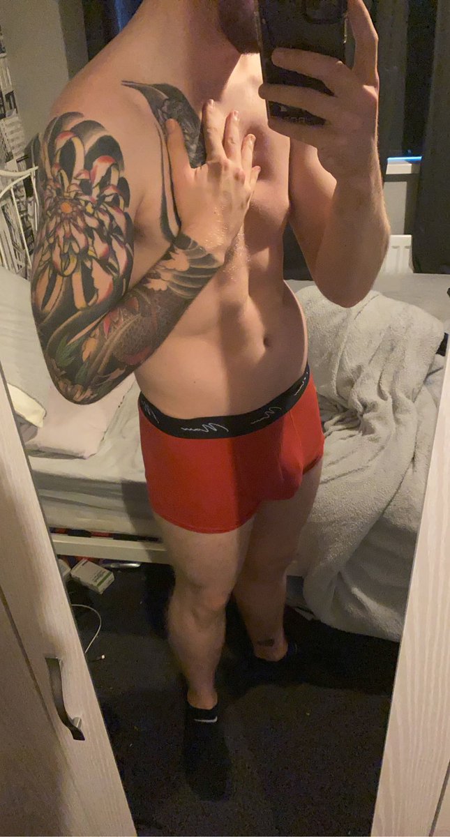 OfficalTye's tweet photo. Loving the progress 😍 actually happy in this shitty year so far #progress #Worlds2020 #COVID19 #northeast #bi #tattoos #gym #bisexual #instagay #bodypositivity #body #bodygoal #gym #gymlife #gymshark #calvinklein #hugoboss #boohooman #tattoosleeve #tattoosociety #bulge #boxers https://t.co/UpUj6j4nVq