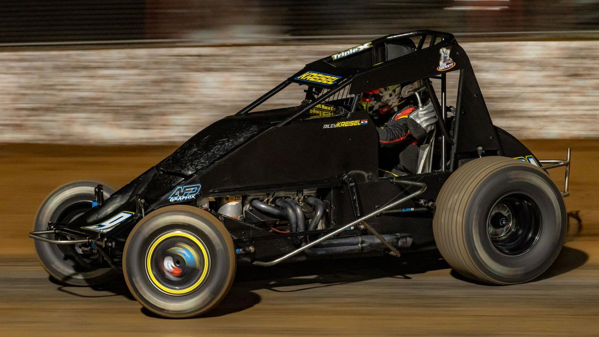 .@Kreisel90 of Warsaw, Mo. took the lead late after storming from the 10th starting spot to win Friday night's USAC @MidwestWingless Sprint Car special event feature at @Lakeside_Spdwy. Results: usacracing.com/news/sprint-ca…