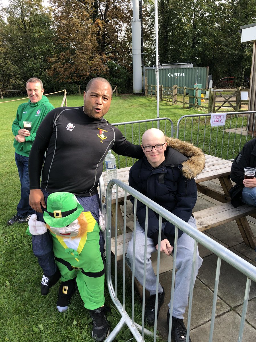 beaconsfieldrfc's tweet photo. Fancy dress 5 pints 5km for Finn. Brilliant effort #fiveforfinn https://t.co/hwjnqMopo9