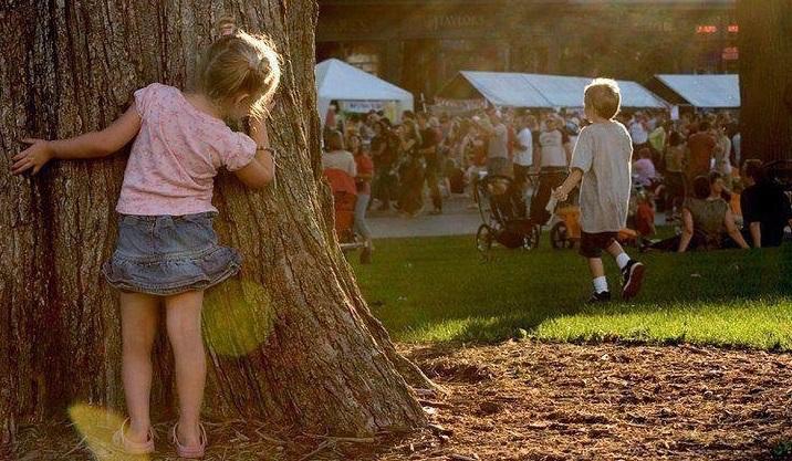 " وهكذا سأعيش ..
أغار عليك دون علمك .. وأحبك وأنت لست لي .. وأخاف عليك وأنت لا تدري "