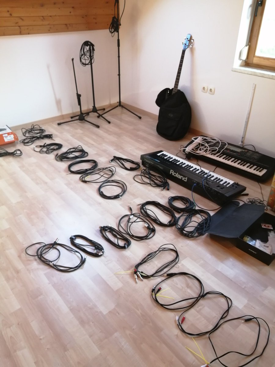 wallcus's tweet image. Finally got replacement cables and can get back to music, feeling blessed