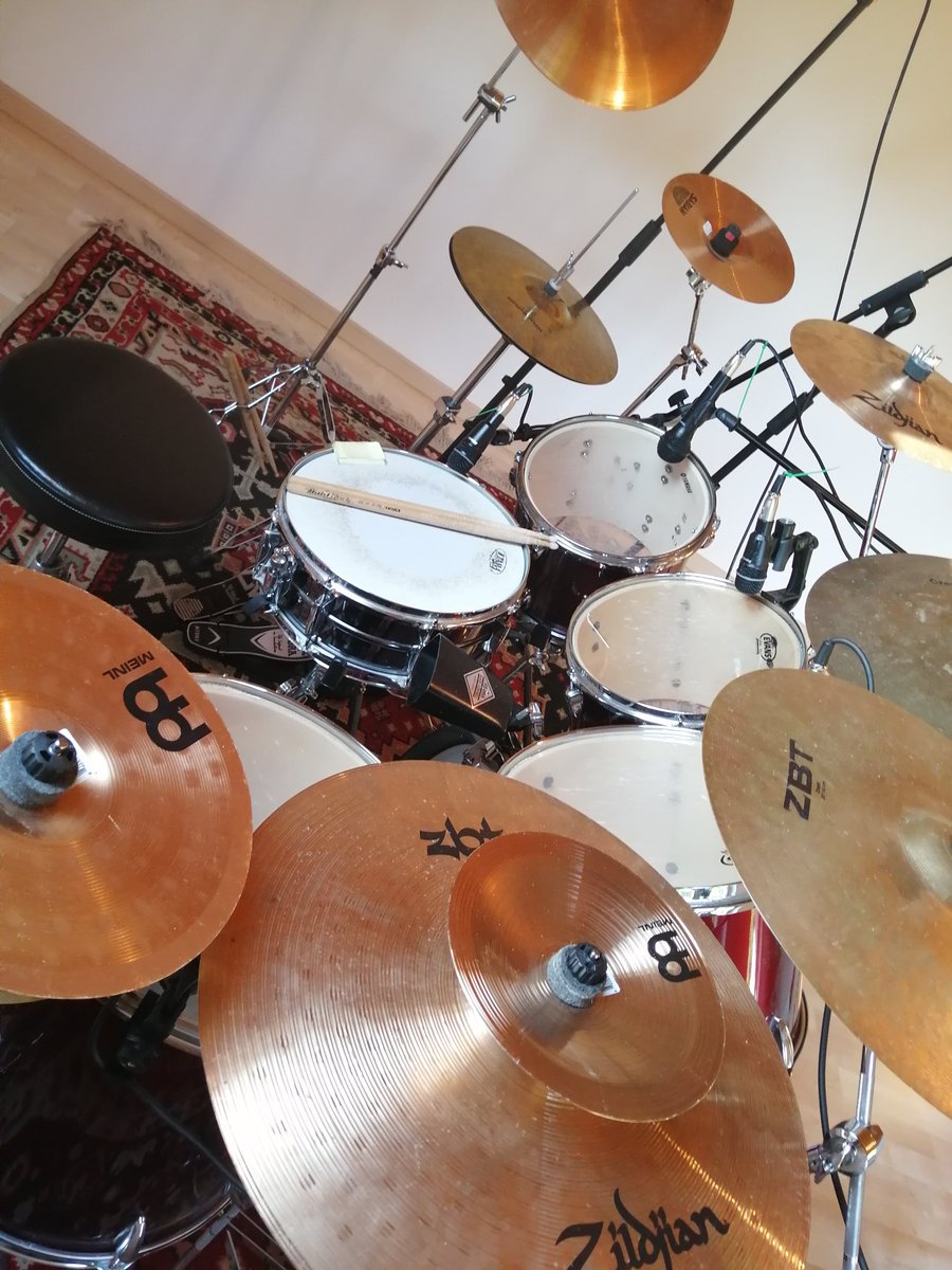 wallcus's tweet image. Finally got replacement cables and can get back to music, feeling blessed