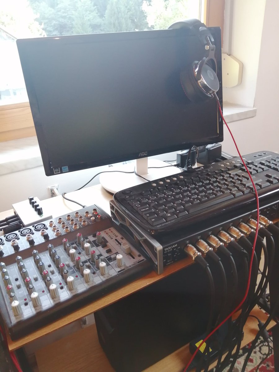 wallcus's tweet image. Finally got replacement cables and can get back to music, feeling blessed