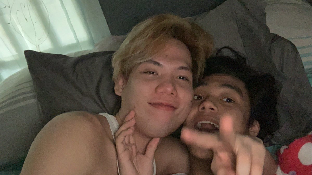 _b4d3ng_'s tweet photo. spending the whole weekend with my love. 👉🏻👈🏻

#NationalBoyfriendDay https://t.co/RHMiEXvFMm