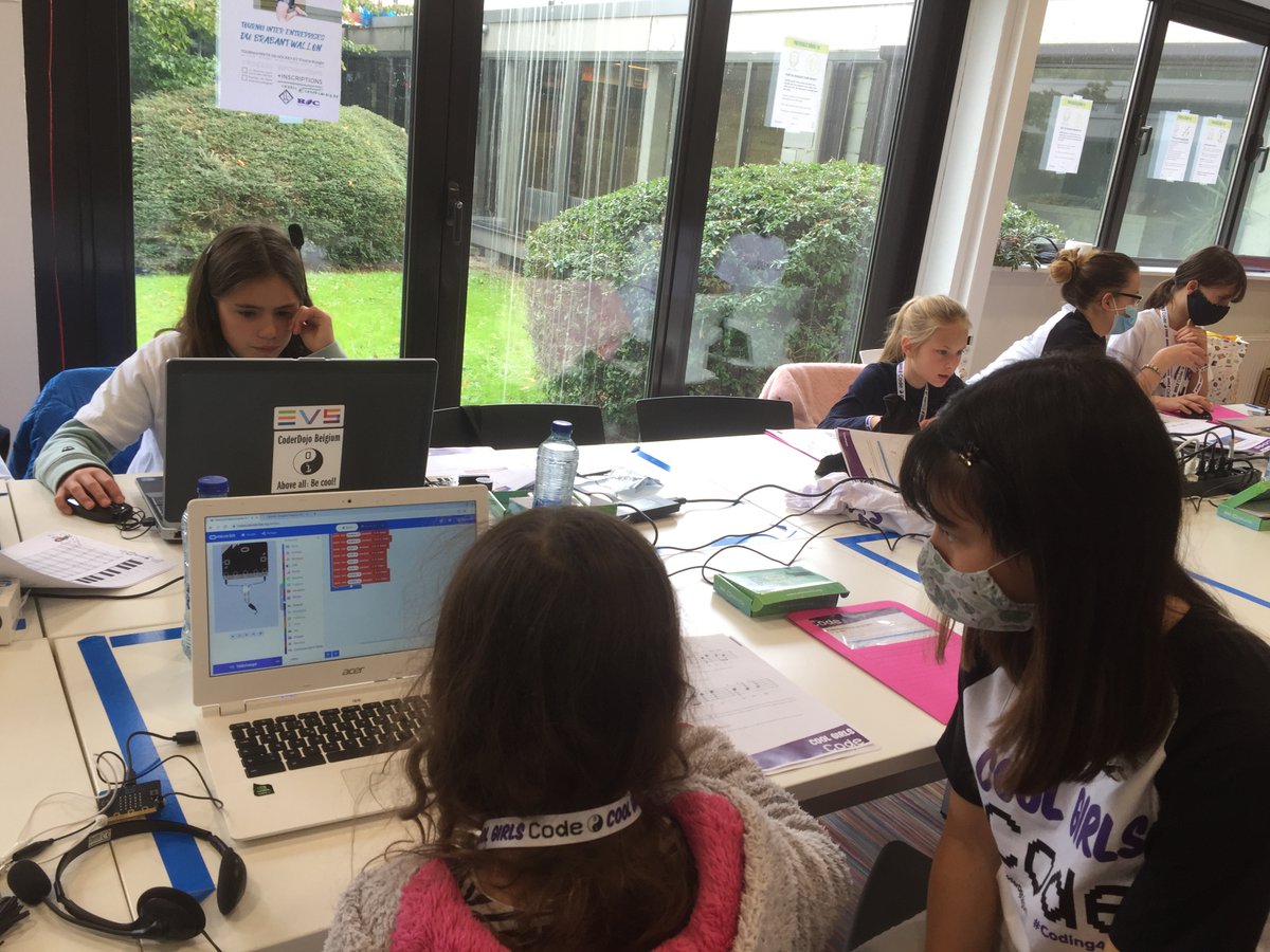 CoderDojoBe's tweet image. On s'éclate au #CoolGirlsCode en jouant de la "Musique avec du Code"&lt;🎶&gt;Yeeeaah!!! Merci au Coworking Space de LLN de nous accueillir dans leurs locaux super design🤩
#Coding4Girls #IT #Compétences #CoderDojoBelgium @digitalwallonia @EVSEquipment @Telenet @Louvaincowork