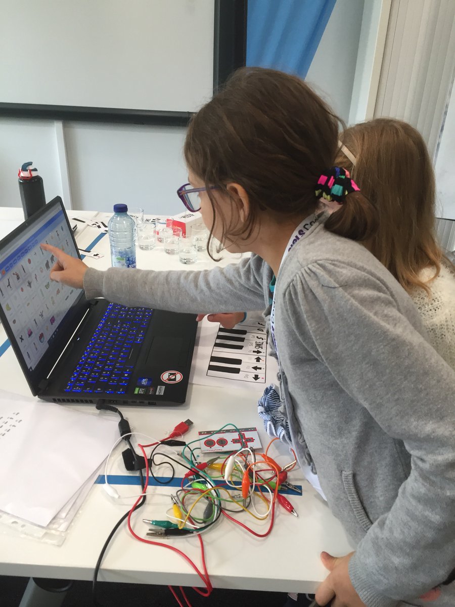 CoderDojoBe's tweet image. On s'éclate au #CoolGirlsCode en jouant de la "Musique avec du Code"&lt;🎶&gt;Yeeeaah!!! Merci au Coworking Space de LLN de nous accueillir dans leurs locaux super design🤩
#Coding4Girls #IT #Compétences #CoderDojoBelgium @digitalwallonia @EVSEquipment @Telenet @Louvaincowork