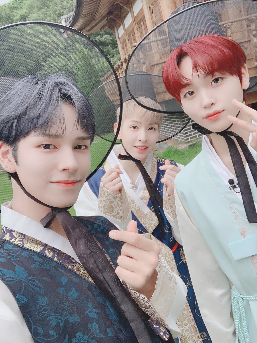 CRAVITY_twt's tweet photo. 러비티~~~~~~오늘하루 잘 보내셨나요??
왕 보고싶네요ㅜㅜㅠㅠ
#크래비티 #세림 #한복셂 #앨런 #민희 #형준 https://t.co/8eM2veVD3s