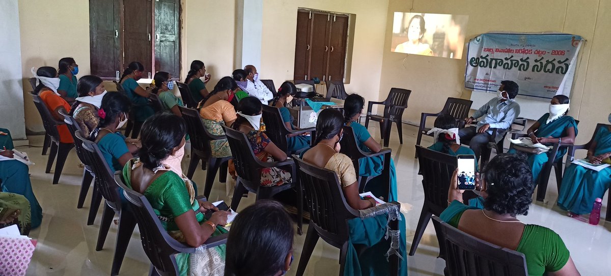 GadeMahender's tweet photo. An intiative of @Collector_WGLR Dist., Child protection Unit personnel sensitized  SHG VO leaders by short films on #childrelatedissues and #childActs participants  from 33 vills of Sangem mdl,  Warangal Rural
@SatyavathiTRS 
@MinistryWCD 
@WCDTelangana
@KTRTRS https://t.co/ub1hLHN6Hx