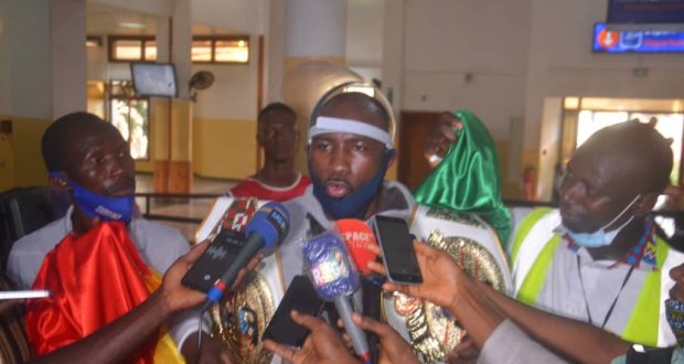 Boxe Thaï : Le champion du monde Mamoudou Keita a rejoint Conakry dlvr.it/Rht3f2