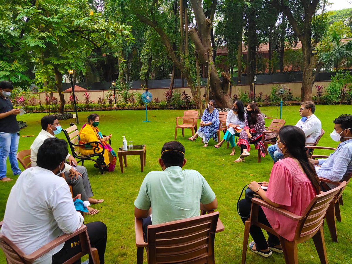 ActionGroupLP's tweet photo. Thank u @KishoriPednekar for a productive meeting wit @mybmcWardGS @santoshjadhav99 to discuss local issues-traffic, lighting, pavements, beautification&amp;bridge construction. Your support &amp;help will create a clean&amp; beautiful Delisle Rd. #Leaderswhocare @AUThackeray #Gsouthexcels https://t.co/EWrbtO6Tle