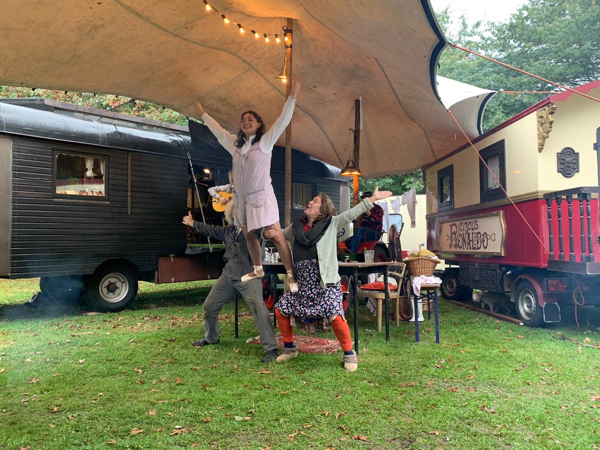 Verslag van gisteren:de laatste dag dat de jongens van Typisch Online  er waren om opnames van ons te maken voor typisch Achterhoek in november!!!!! Bij Circus Ronaldo !!!