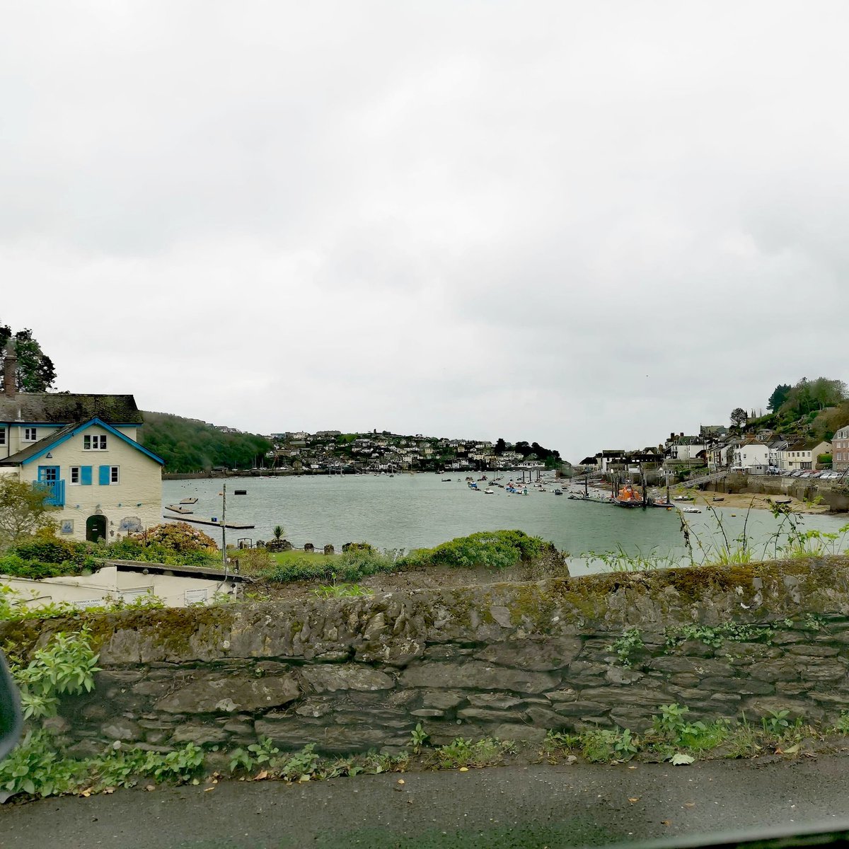 FoweyHomes's tweet photo. Our favourite place to be stuck in traffic... Waiting for the Bodinnick Ferry! 
#fowey #cornwall #england #staycation #kernow #daysout #bodinnick #ferry #river #foweyRiver #riverfowey https://t.co/u1Cr3P0rLV
