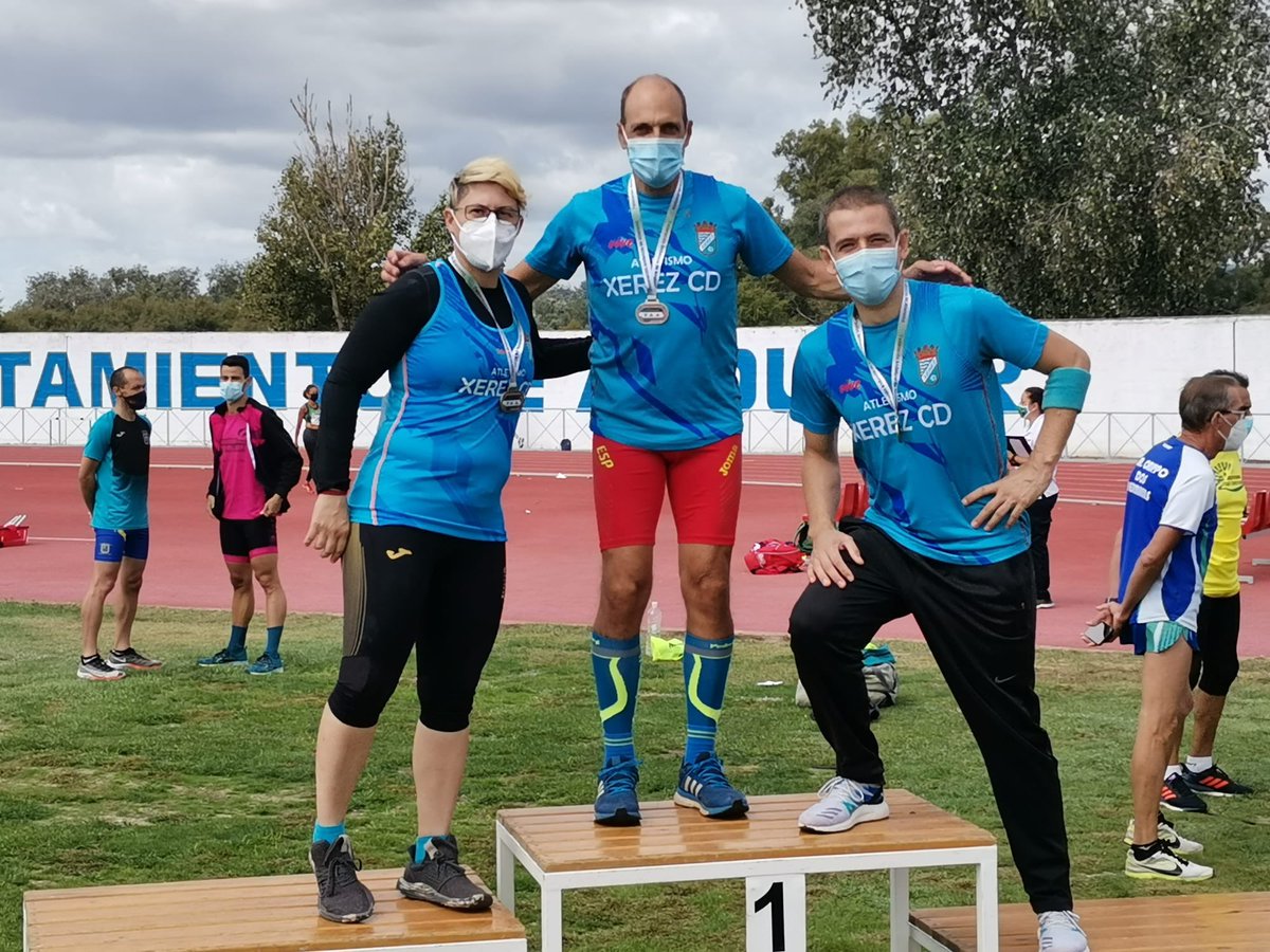 ATLETISMO_XCD's tweet photo. 🏆 TRIPLE CAMPEONES DE ANDALUCIA
🥇🥇🥇 Triple Oro Salto de Pértiga 🥇🥇🥇
#SilviaDominguez 2,20
#AlbertoPerez 3,20
#IgnacioParadinas 3,40
#ATXCD #SomosXerezCD #XerezCDAtletismo #AtletismoXerezCD https://t.co/b5zwU6Uhbk