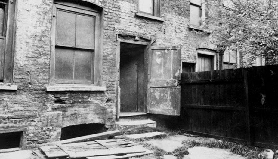 One week later, on Saturday 8 September 1888, the body of Annie Chapman was discovered at approximately 6 a.m. near the steps to the doorway of the back yard of 29 Hanbury Street, Spitalfields.