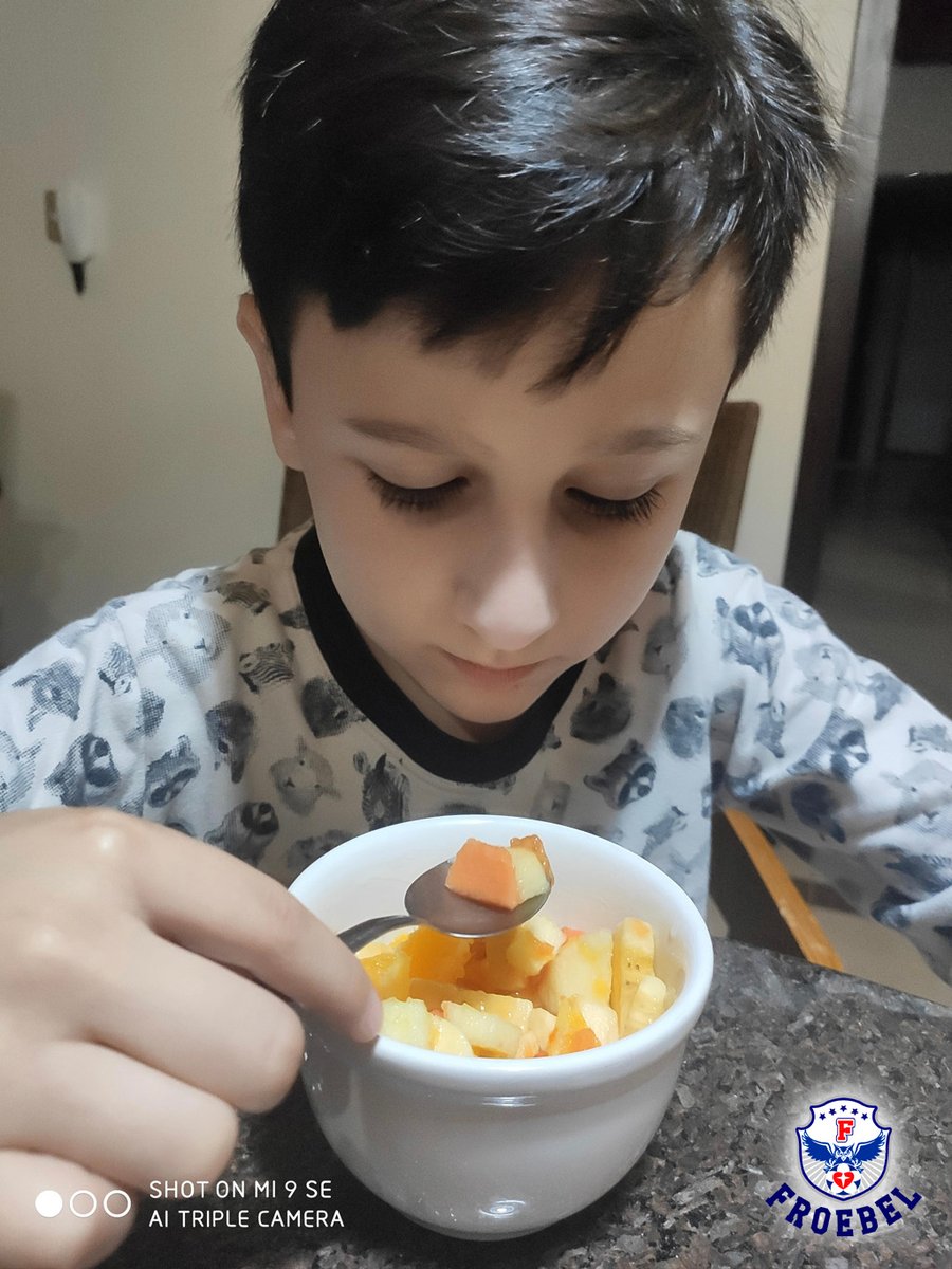cfroebelsc's tweet image. COOKING CLASS

Os alunos do 2º ano A e B fizeram uma FRUIT SALAD deliciosa, atividade com a qual aprenderam o vocabulário das frutas e o passo a passo em Inglês.
.
.
.
#bilingue #programabilingue
