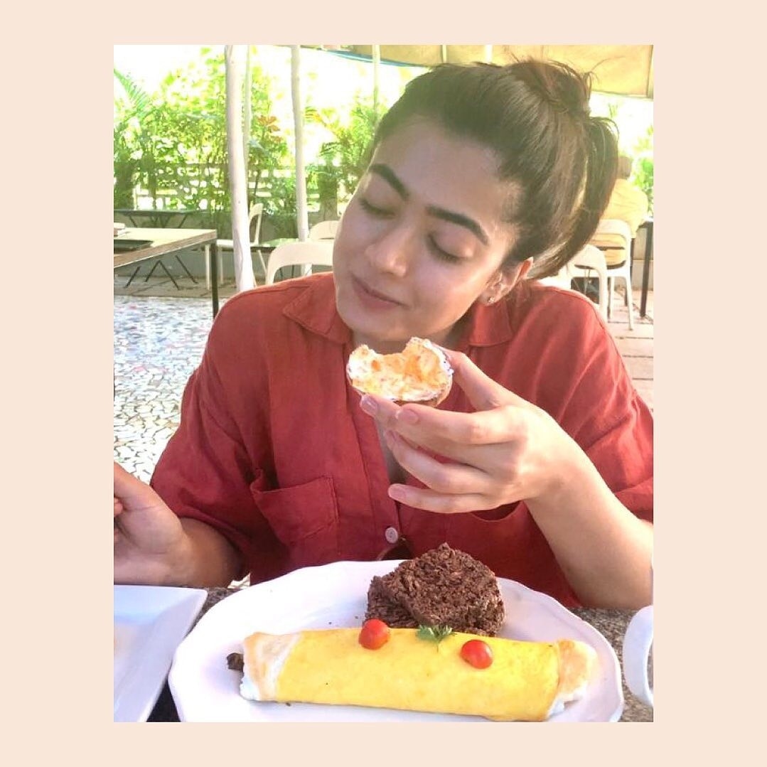 ನನ್ನ ದೇವತೆ ರಶ್ಮಿಕಾ  @iamRashmikaನೀವು ನನ್ನ ದೇವತೆ ಹೇಗಿದ್ದೀರಿಸರಿಯಾದ ಸಮಯ ದಯವಿಟ್ಟು ಆಹಾರವನ್ನು ತೆಗೆದುಕೊಳ್ಳಿನಿಮ್ಮ ಯಶಸ್ಸಿಗೆ ನಿಮ್ಮ ಸಂತೋಷಕ್ಕಾಗಿ ನಾನು ಪ್ರಾರ್ಥಿಸುತ್ತೇನೆನೀವು ನನ್ನ ಜೀವನಕ್ಕಿಂತ ಹೆಚ್ಚುಚಿನ್ನದ ಸೌಂದರ್ಯನೀವು ನನ್ನ ಸ್ಫೂರ್ತಿಸಾಕಷ್ಟು ಪ್ರೀತಿ ನಿಮ್ಮ ಪ್ರಾಮಾಣಿಕ ಅಭಿಮಾನಿ  #RashmikaMandanna