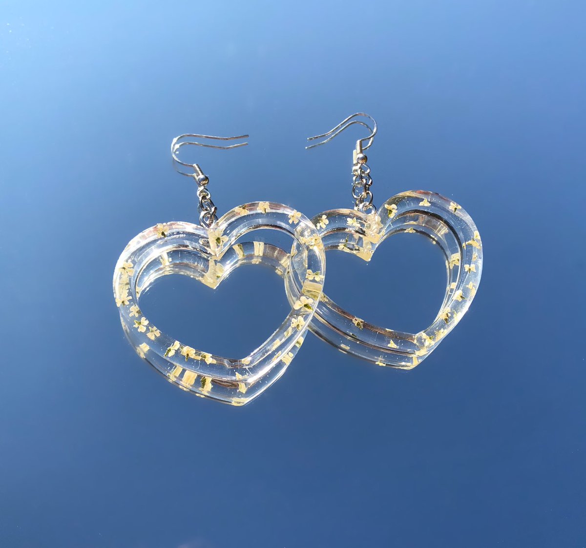 evensweetershop's tweet photo. don’t forget to set your alarms for today’s update at 6pm EST!!! 🥺🍓✨ TONS OF GOOD STUFF!!! 🥰 link to my shop is in my bio!!! https://t.co/NAxxQBIUNg