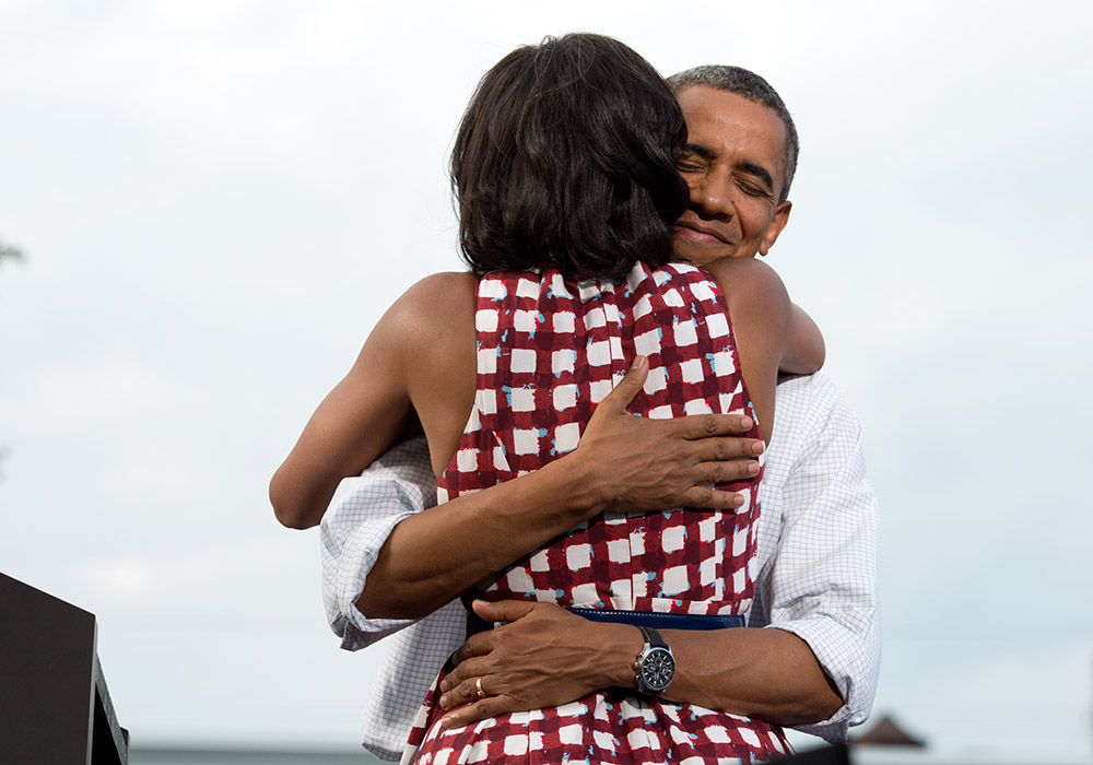 ObamaFoundation's tweet image. Here’s to our favorite South Side love story. Happy 28th wedding anniversary @BarackObama and @MichelleObama! ❤️