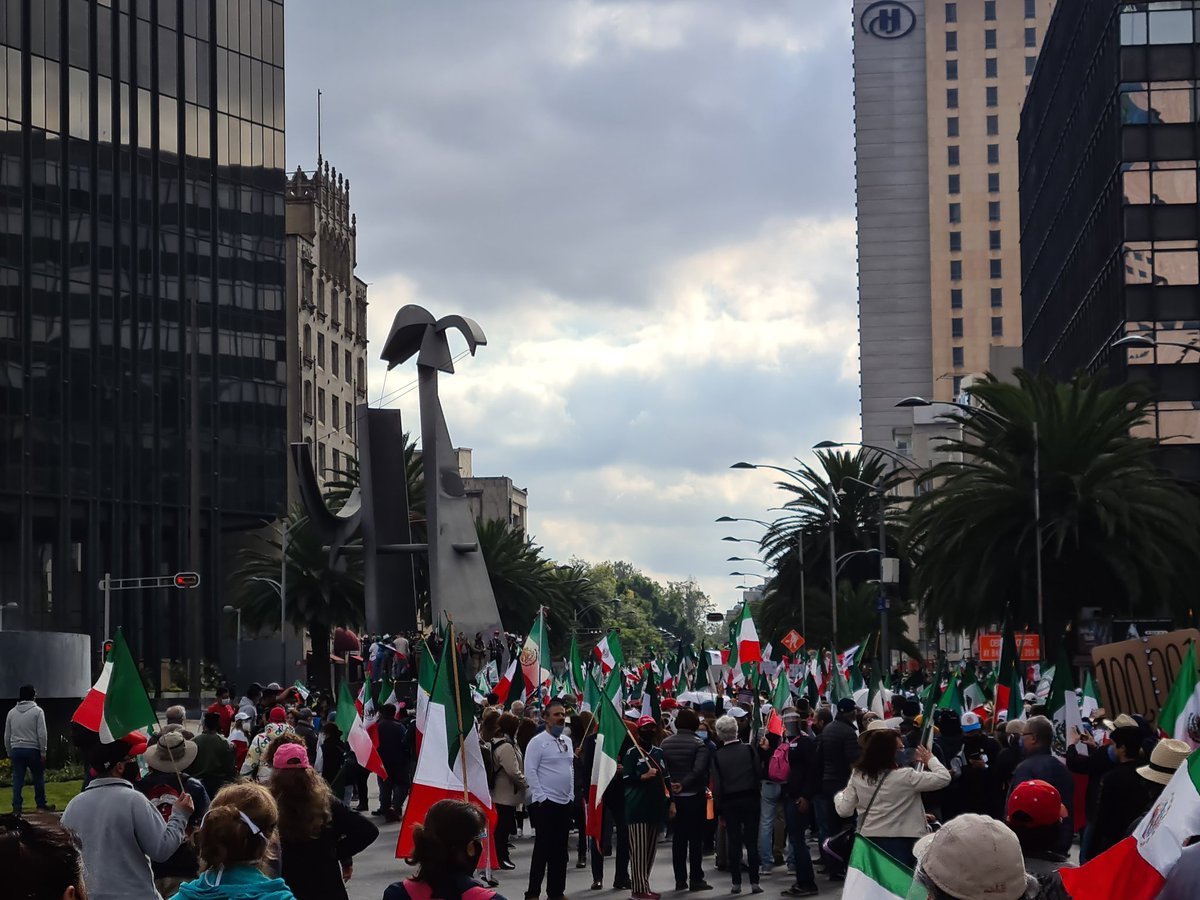 #FRENAAA #marcha #FueraLopez