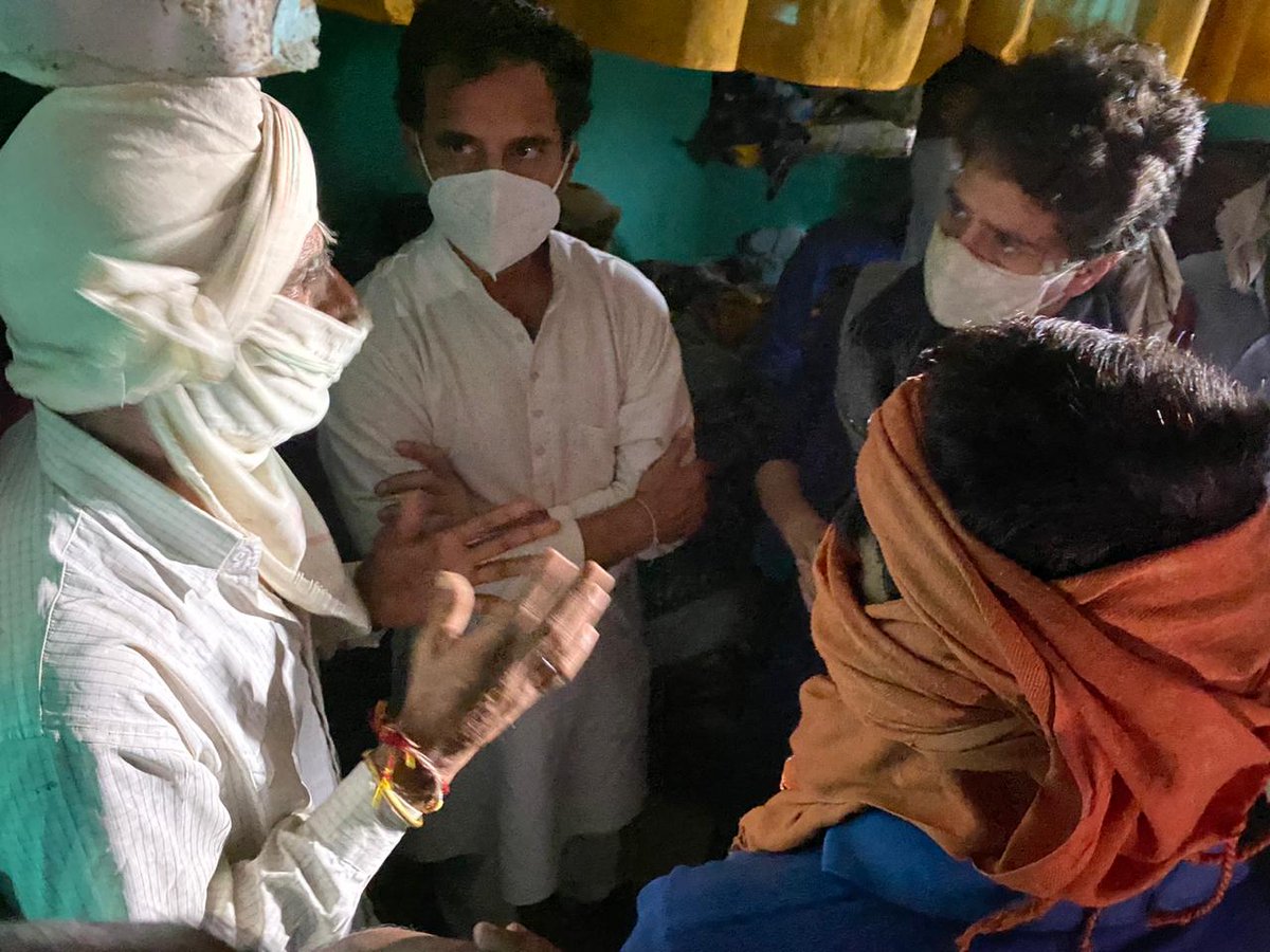 INCIndia's tweet photo. श्री @RahulGandhi और श्रीमती @priyankagandhi ने हाथरस पीड़िता के परिजनों से मिलकर उनका दर्द बांटा और इस मुश्किल समय हिम्मत एवं भरोसा दिया।

#SatyagrahaForOurDaughters https://t.co/dzqZAfwveX