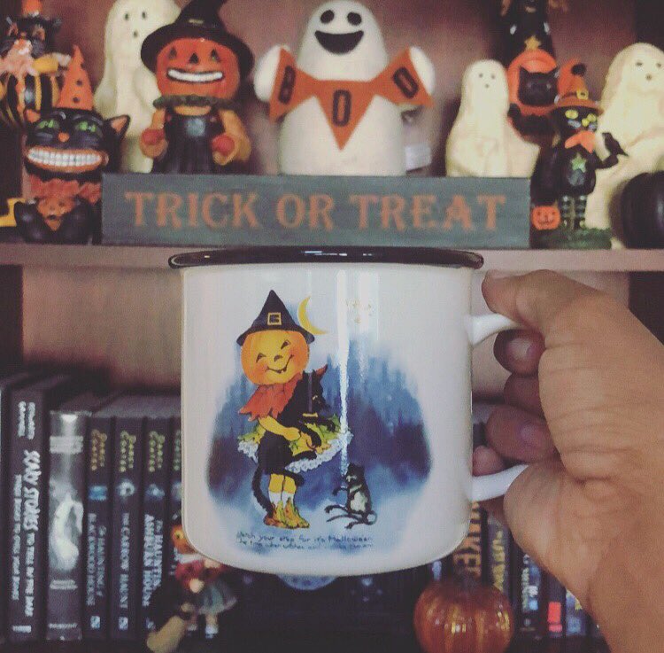 NinaBoBiina's tweet photo. It’s the first weekend of October? How will you be spending it? 🎃🍁🍂🦇#October #Fall #SpookyMug #WeekendVibes https://t.co/buRLlLbEWF