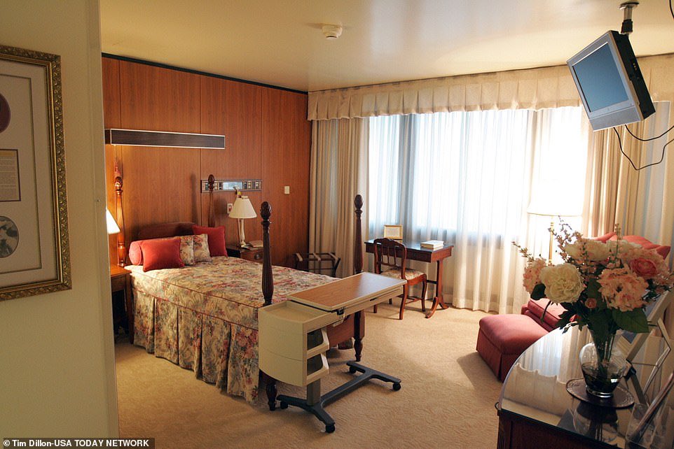 U.S president Trump isn’t staying in any old hospital room. Walter Reed Hospital has a six-room presidential suite just for the commander in chief that includes an intensive care unit, a kitchen, a living room, a bedroom, & a dining room with a crystal chandelier.