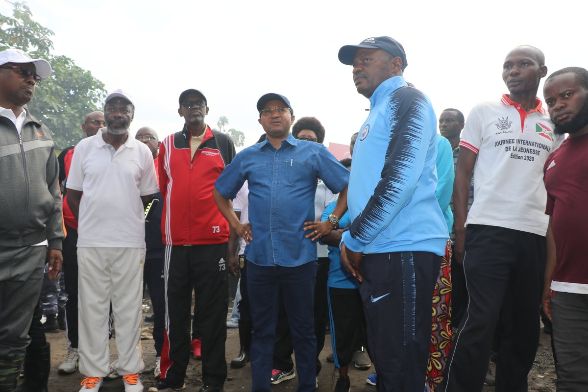 BurundiGov's tweet photo. #Burundi, 03/10/2020: S.E le Premier Ministre CPG Alain-Guillaume Bunyoni s'est rendu au marché de Kamenge après l'incendie qui l'a ravagé dans la nuit de ce vendredi.1/2 https://t.co/f91MbkmRy6