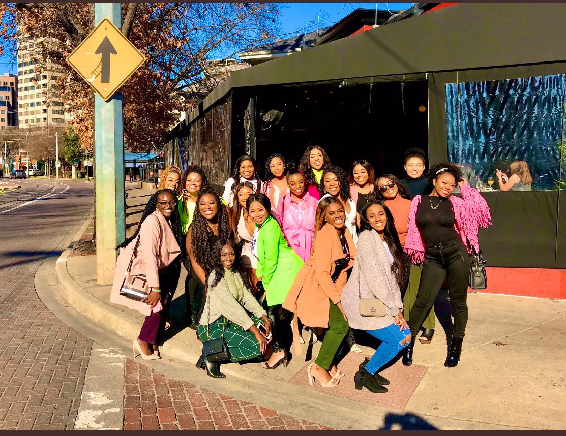 ShariceBrenae's tweet photo. Happy Charter Day to the ELECTRIFYING *3 snaps* Epsilon Mu Chapter of Alpha Kappa Alpha Sorority, Inc.⚡️

Everybody ain’t able!💕💚

#51YearsOfService
#SuprEMe https://t.co/iVbAjm0tY9