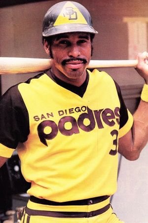 Happy 69th birthday to Hall of Famer Dave Winfield. 