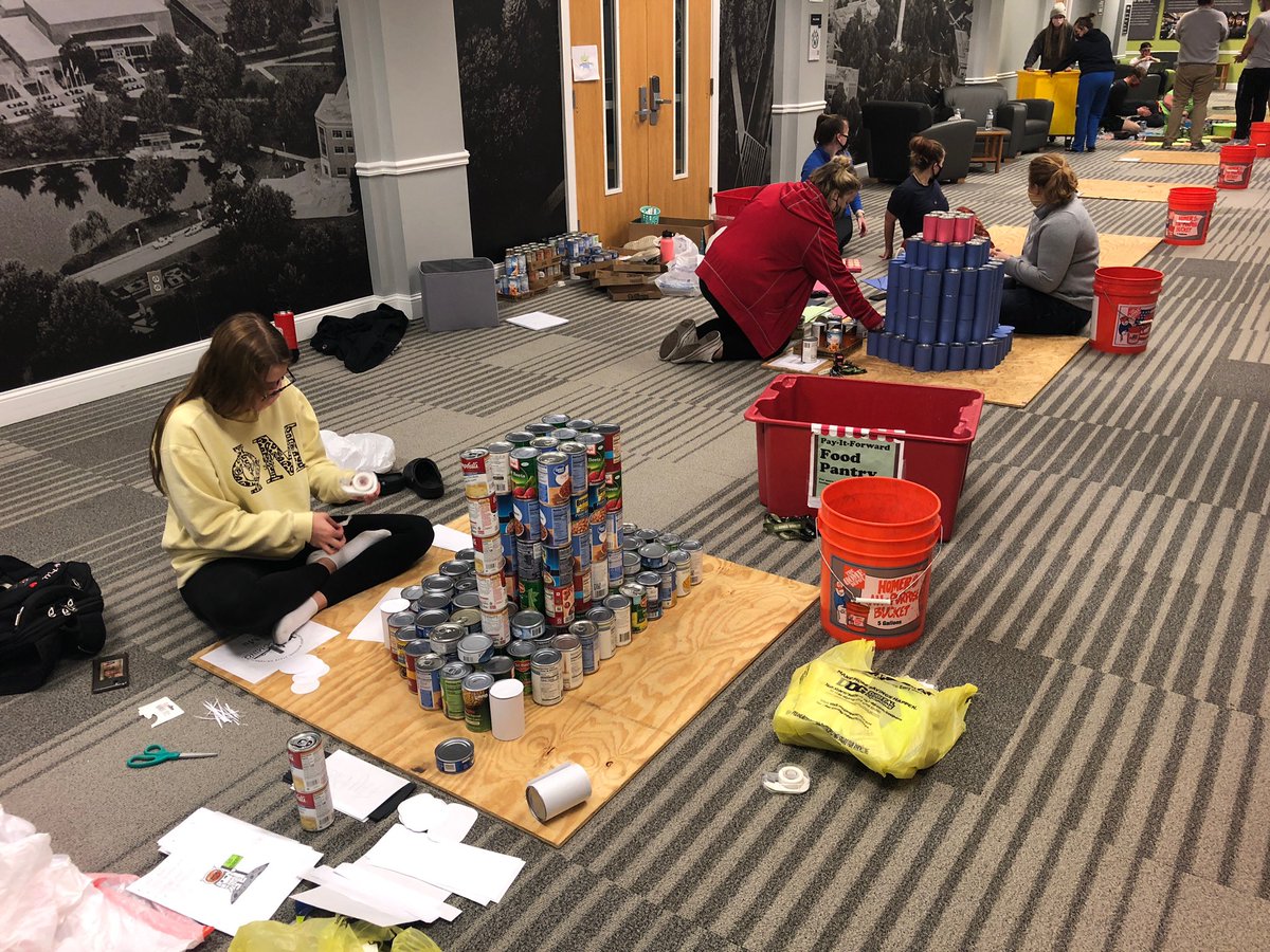 Canned Art set up is in action!!!! The displays will be available to vote for people’s choice on the 3rd floor of the Union this week!!! T-6 days till Homecoming!!🤩🚀🎉