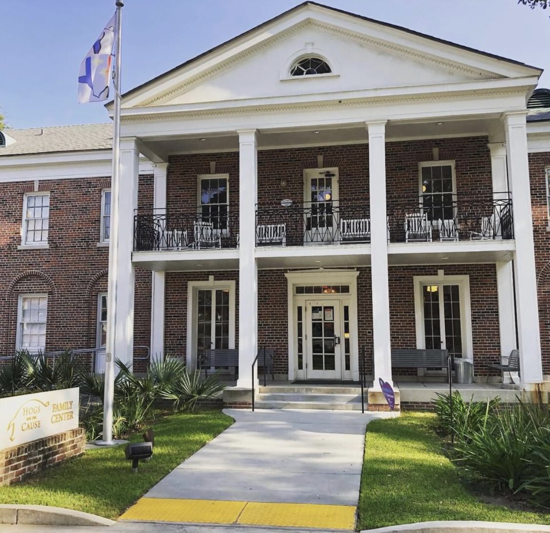 manfamchildrens's tweet photo. Itβs incredible to see the impact that our Hogs House has had for the patients and families we serve from across the state and region! 630 families from nearly 70 cities stayed in the house over the first 2 years. Happy 2nd Birthday Hogs House π#ExtraordinaryTogether #HogsHouse https://t.co/etYWnDsRBo