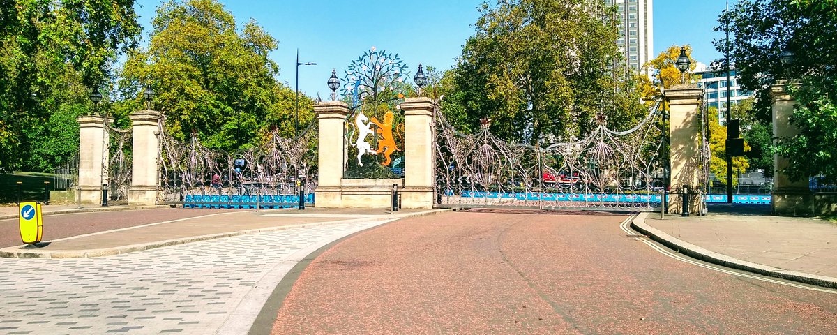 The Queen Elizabeth Gates near Hyde Park Corner were constructed in 1993. Not a memorial or a statue but notable I suppose. I can't remember what they replaced but I remember the fuss when they were opened.  #womenstatues