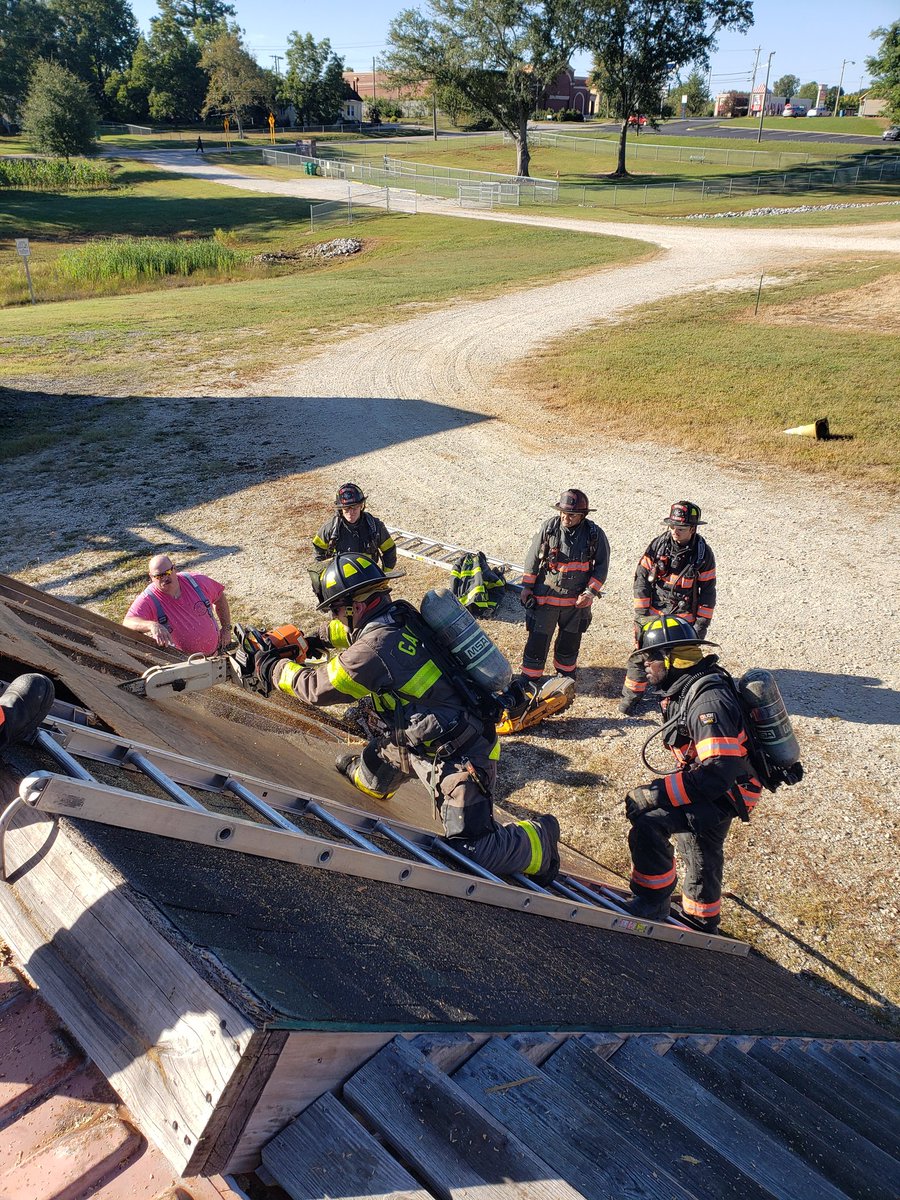 davidmac2407's tweet photo. SAW SATURDAY. @GaffneyFire @gaffney2400 @GFDTRAINING https://t.co/7wenlw2VJY