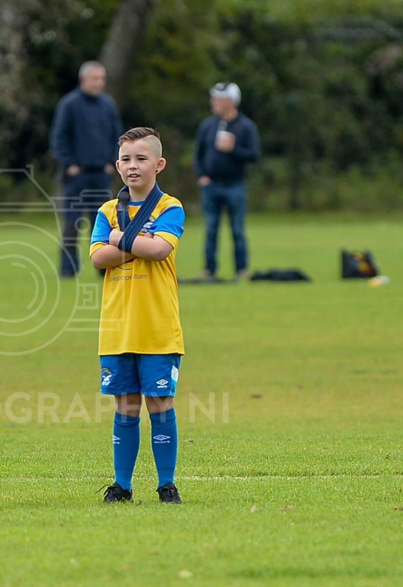 MandihendersonH's tweet photo. When he still gets included in the professional photos even tho he’s on the sidelines watching. ⚽️💛💙
Absolutely love this #Jayden11 #notlongnow #homerun #onewing https://t.co/f01Om3GNWR
