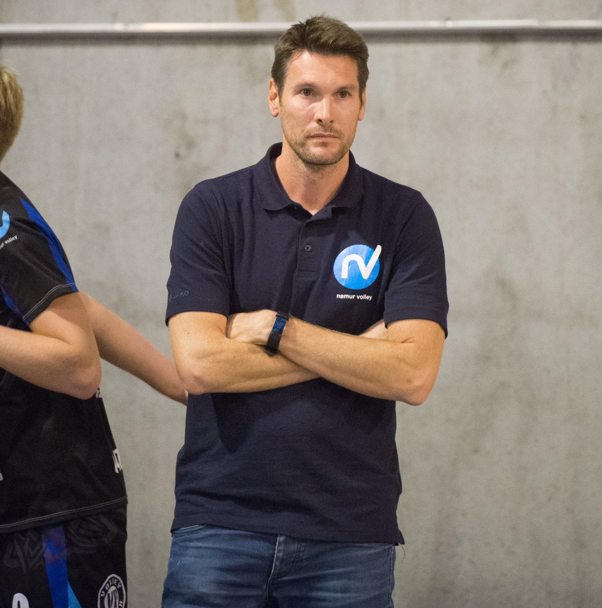 L’expérimenté Nicolas Piraux rejoint AxisGuibertin. Après avoir déjà évolué dans sa jeunesse au sein du club brabançon, Nicolas retrouve AxisGuibertin où il occupera la place de 3ème central afin de soutenir et d’encadrer les jeunes et notamment Romain Vanhelmont.