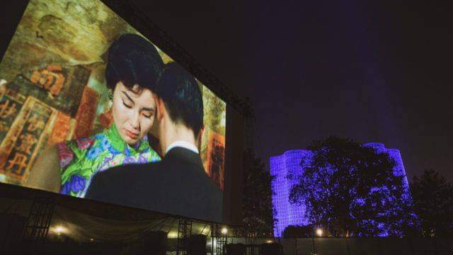 cinemadeinasia's tweet photo. La envidia de disfrutar de "Deseando Amar" en un espléndido 4K en el Festival de Cine de Nueva York. #QueensDriveIn ♥️ https://t.co/DzywMVMmRQ