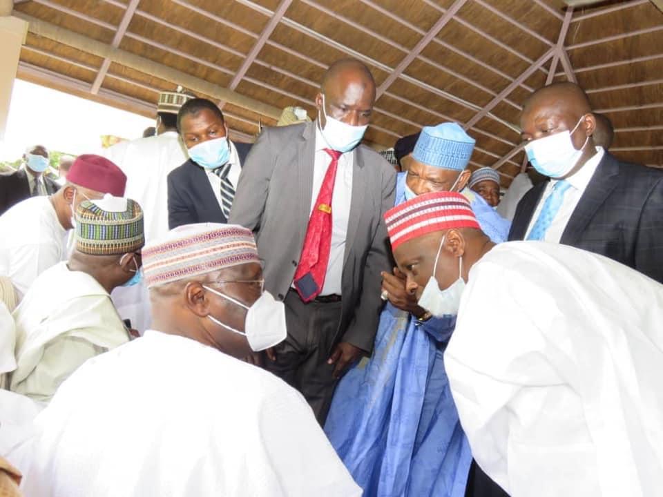 PDP_Dynasty's tweet image. Atiku and Nuhu Ribadu puts politics aside as Atiku's son marries Ribadu's daughter.

Bola Tunibu, Kwankwaso, El-rufai, Ganduje, Wammako &amp;amp; other politicians from APC and PDP attended the wedding fatiha. Hope their followers are learning???

#PoliticsWithoutBitterness