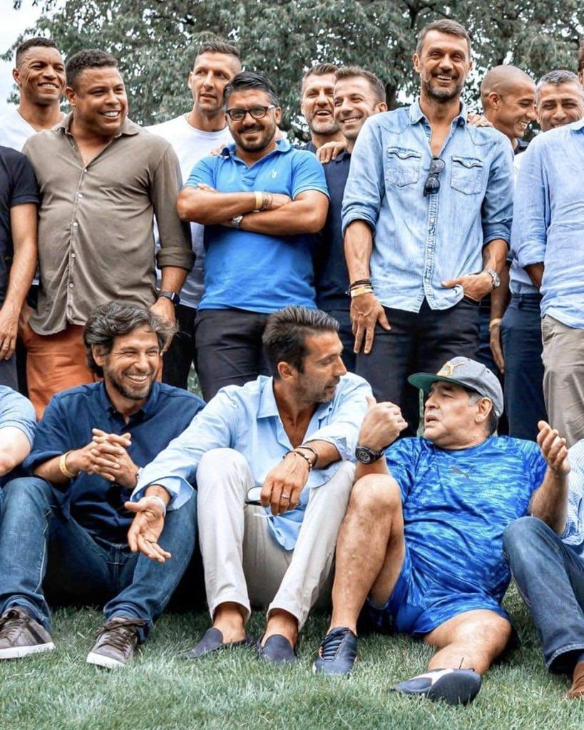 LuisOmarTapia's tweet image. Demasiada calidad en esta foto, de eso no hay duda

Pero ¿quién puede decirme los nombres de todos los que están en la foto?