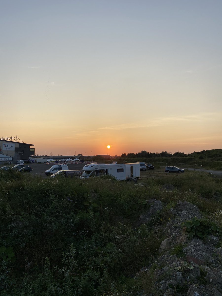 Awesome sunset on location last week 🎬 #locationcatering #craftservice #onlocation #film #tv #coffeeservice #specialitycoffee