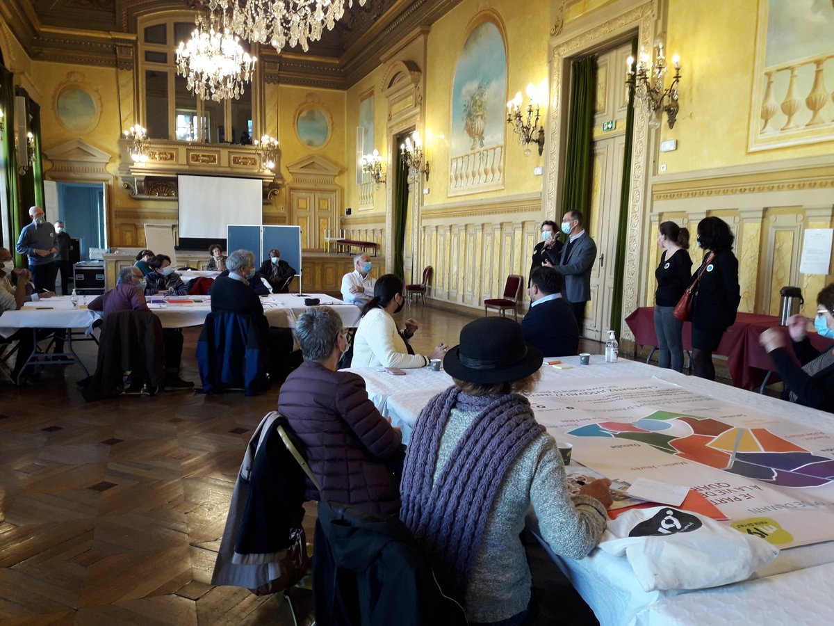 Ravie d'avoir animé le lancement de la #coconstruction des conseils de quartier "nouvelle génération" à <a href="/Paris19e/">Mairie du 19e</a> aux côté des élus <a href="/FrancoisDagnaud/">François Dagnaud</a> et <a href="/andreafuchs/">Andrea Fuchs 🌹🦊</a> des coordinateurs <a href="/OFrancon/">Olivier Francon</a> et <a href="/marinelabasque/">Marine Labasque</a>. Un belle journée en #intelligencecollective !