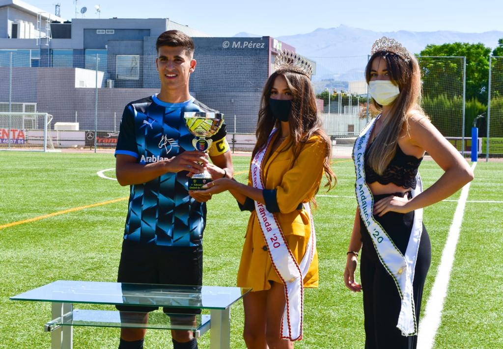 CRÓNICA GRJ | El Cubillas plantó cara al Almería B, pero no pudo llevarse su trofeo (0-1), por <a href="/Francalvo1996/">Fran Calvo</a> 

#GranadaEnJuego 
#DivisiónHonor 
<a href="/FCCubillas2012/">FC Cubillas de Albolote</a> 
<a href="/AcademiaUDA/">UD Almería B y Academia UD Almería</a> 

granadaenjuego.com/fc-cubillas/el…