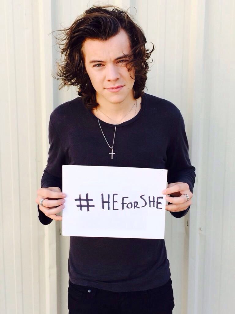 Harry wspiera inicjatywę Emmy Watson HeForShe. To kampania ma na celu aktywne zaangażowanie mężczyzn w walkę o prawa kobiet