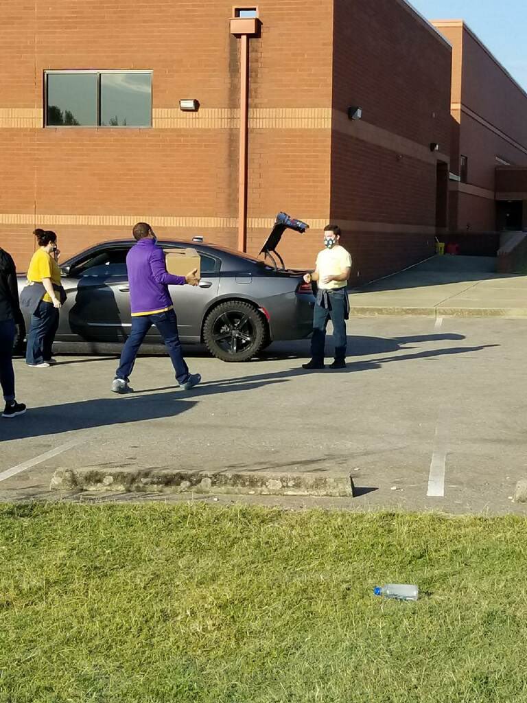 TweetDCS_DCMS's tweet photo. Love our leadership at DCMS. Great example of serving others with excellence and positivity. #TeamDCS #dreamcenter #Jagsservetogether https://t.co/DDYT6l0oGM