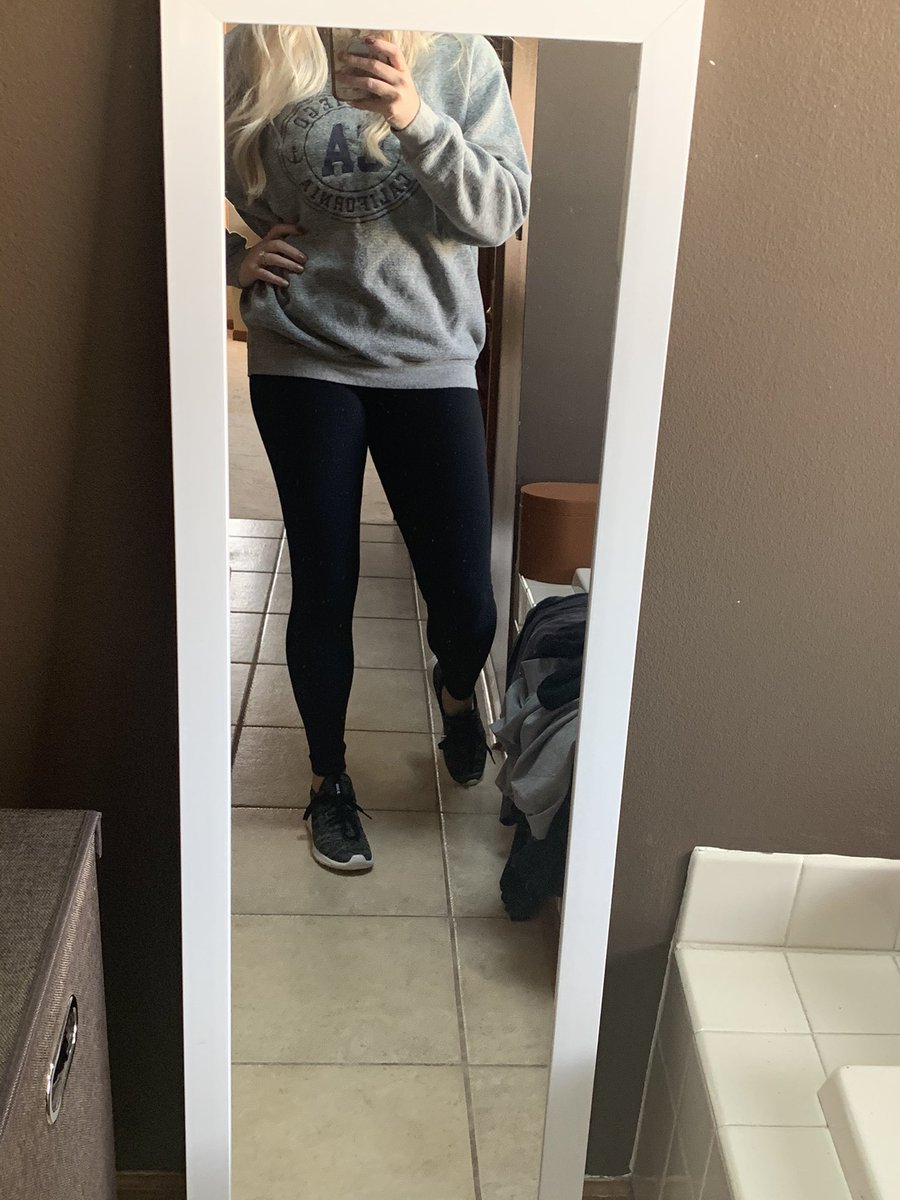 Erin Broschak tweet media