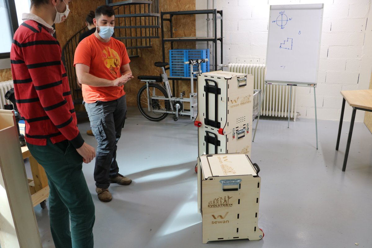 Evolutek a récupéré aujourd'hui sa collection hiver !

Nous tenons à remercier <a href="/SewanGroupe/">Sewan</a> pour avoir financé ces caisses et <a href="/barbatronic/">Barbatronic</a> de <a href="/LesKaribous/">Les Karibous</a>  pour les avoir réalisées !

#CDR2020